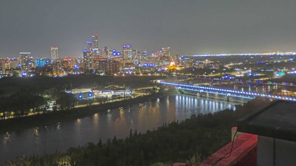 Archived image Webcam Edmonton: View Skyline