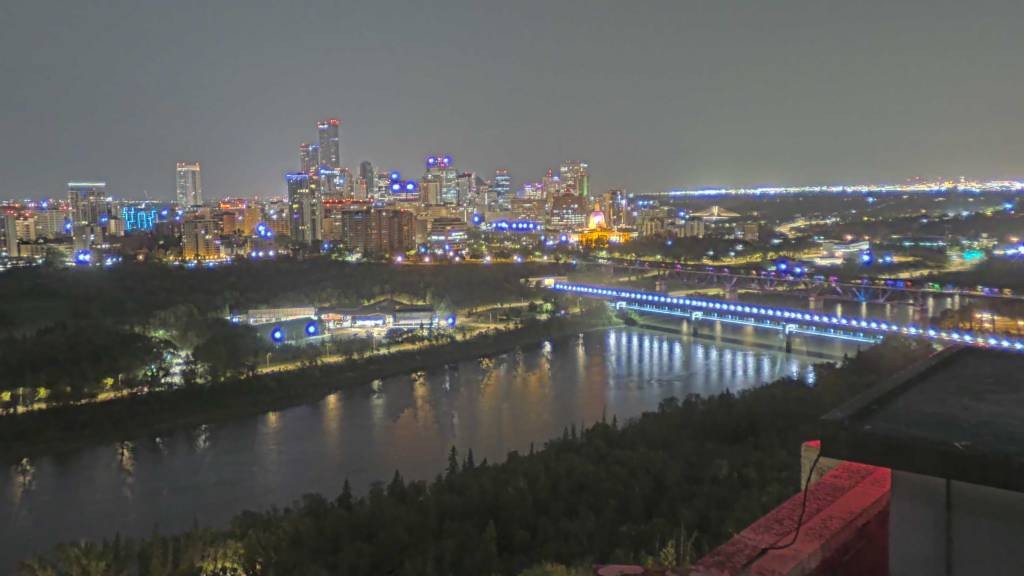 Archived image Webcam Edmonton: View Skyline