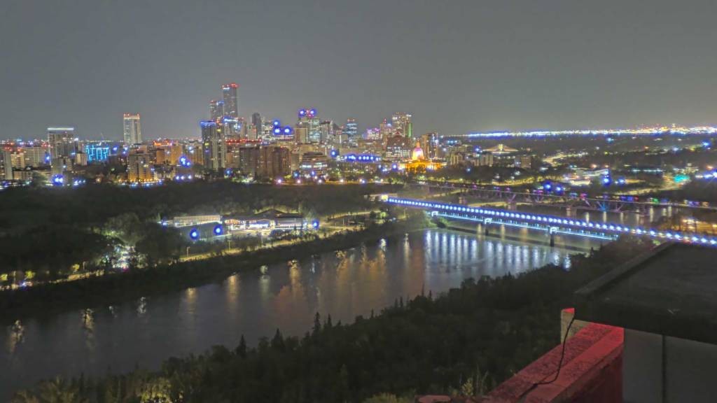 Archived image Webcam Edmonton: View Skyline