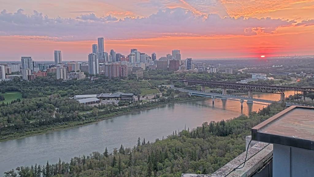 Archived image Webcam Edmonton: View Skyline