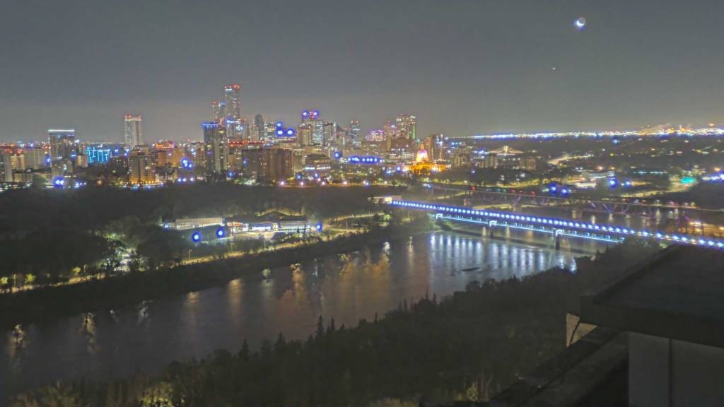 Archived image Webcam Edmonton: View Skyline