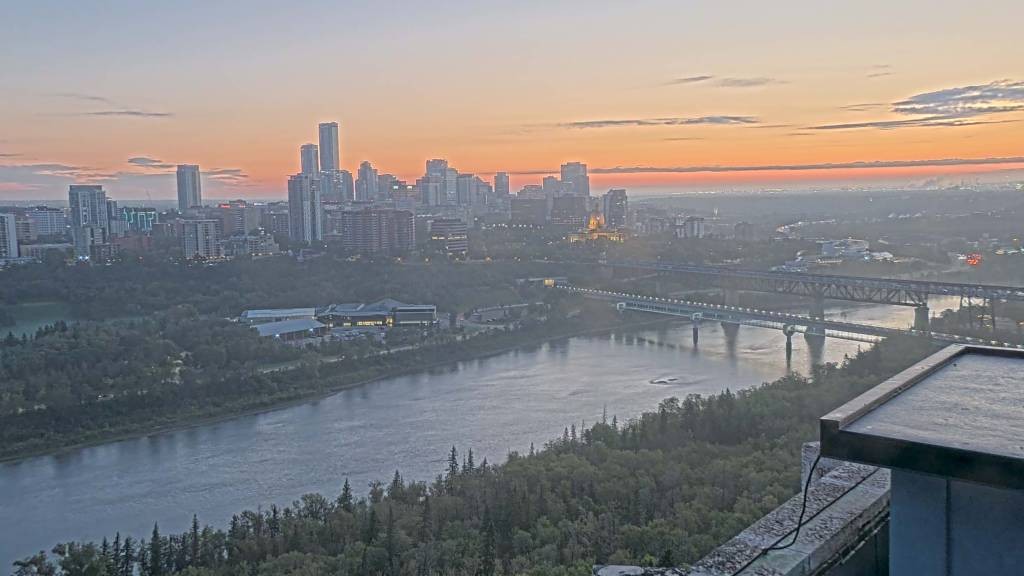 Archived image Webcam Edmonton: View Skyline