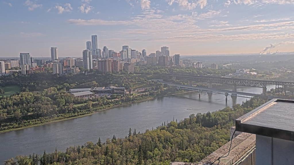 Archived image Webcam Edmonton: View Skyline
