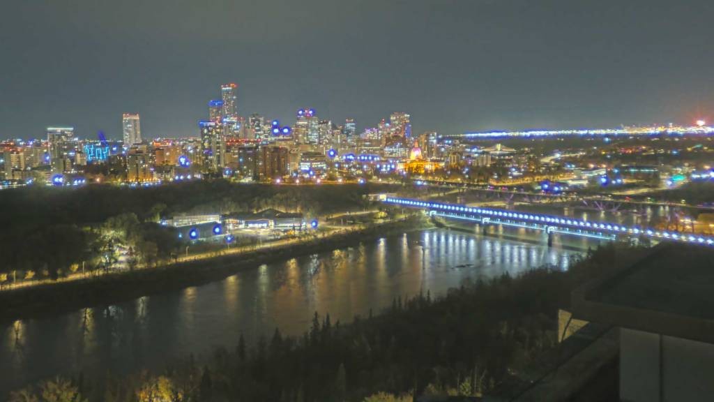 Archived image Webcam Edmonton: View Skyline