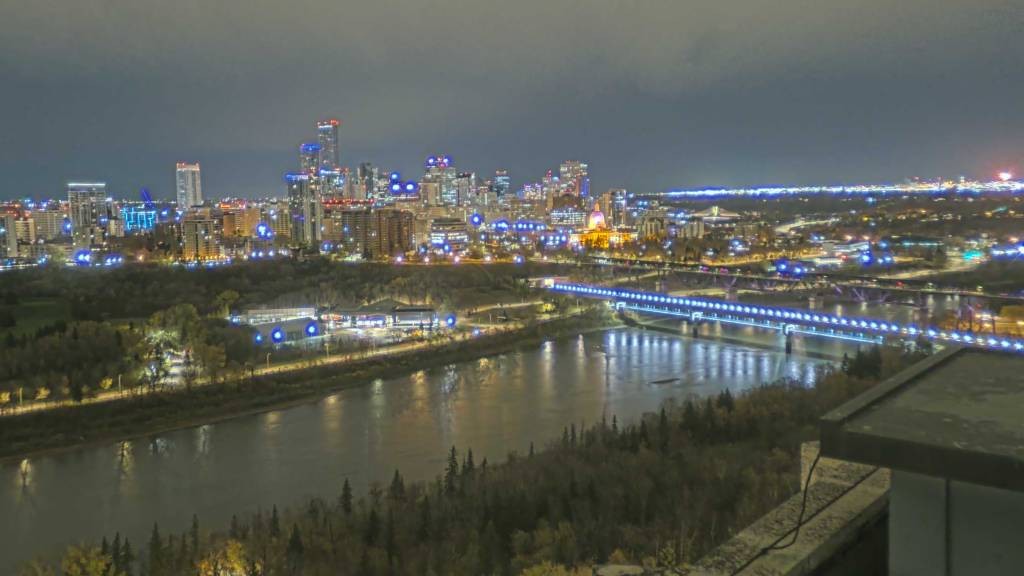 Archived image Webcam Edmonton: View Skyline