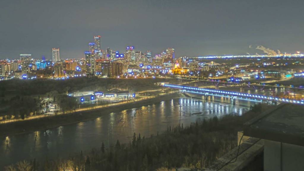 Archived image Webcam Edmonton: View Skyline