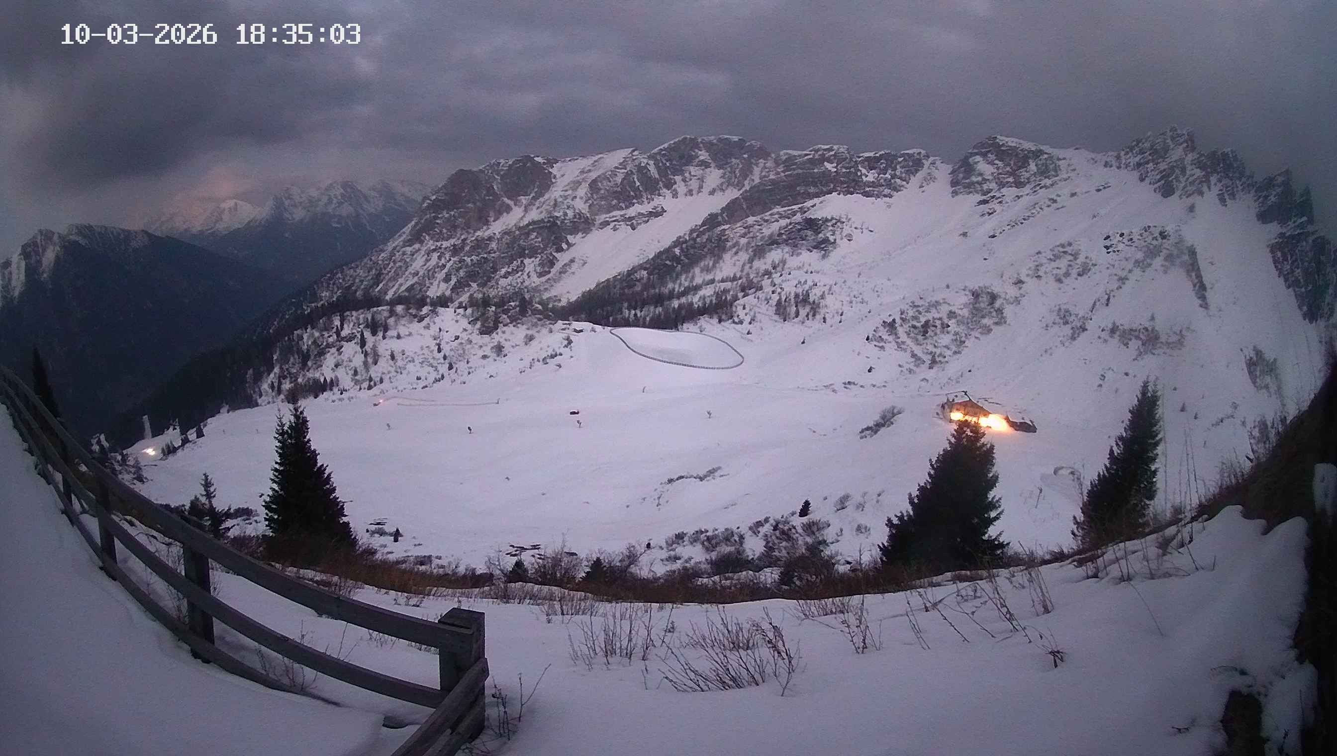 Archiv Foto Webcam Ladurns - Edelweißhütte