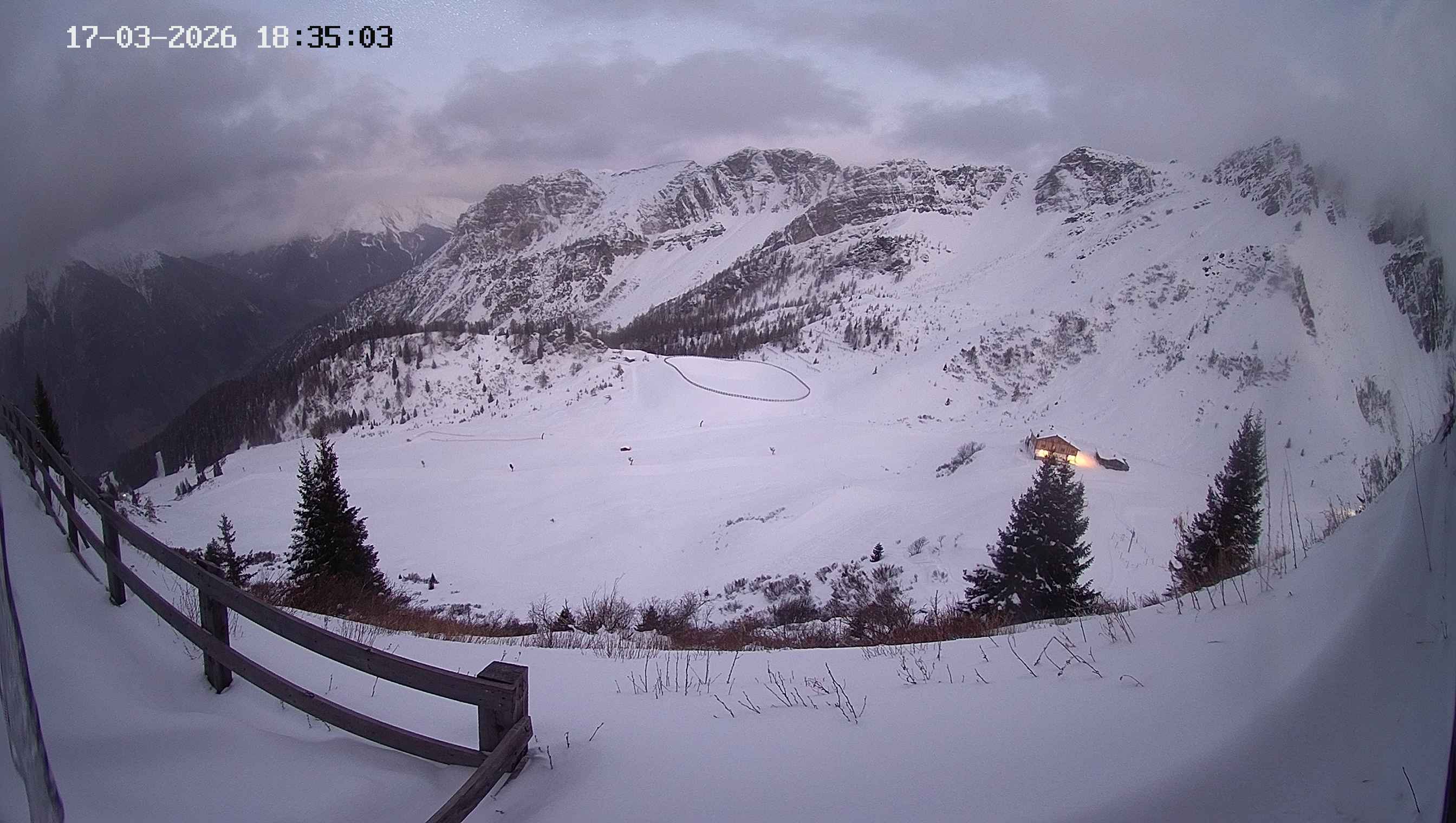 Archiv Foto Webcam Ladurns - Edelweißhütte