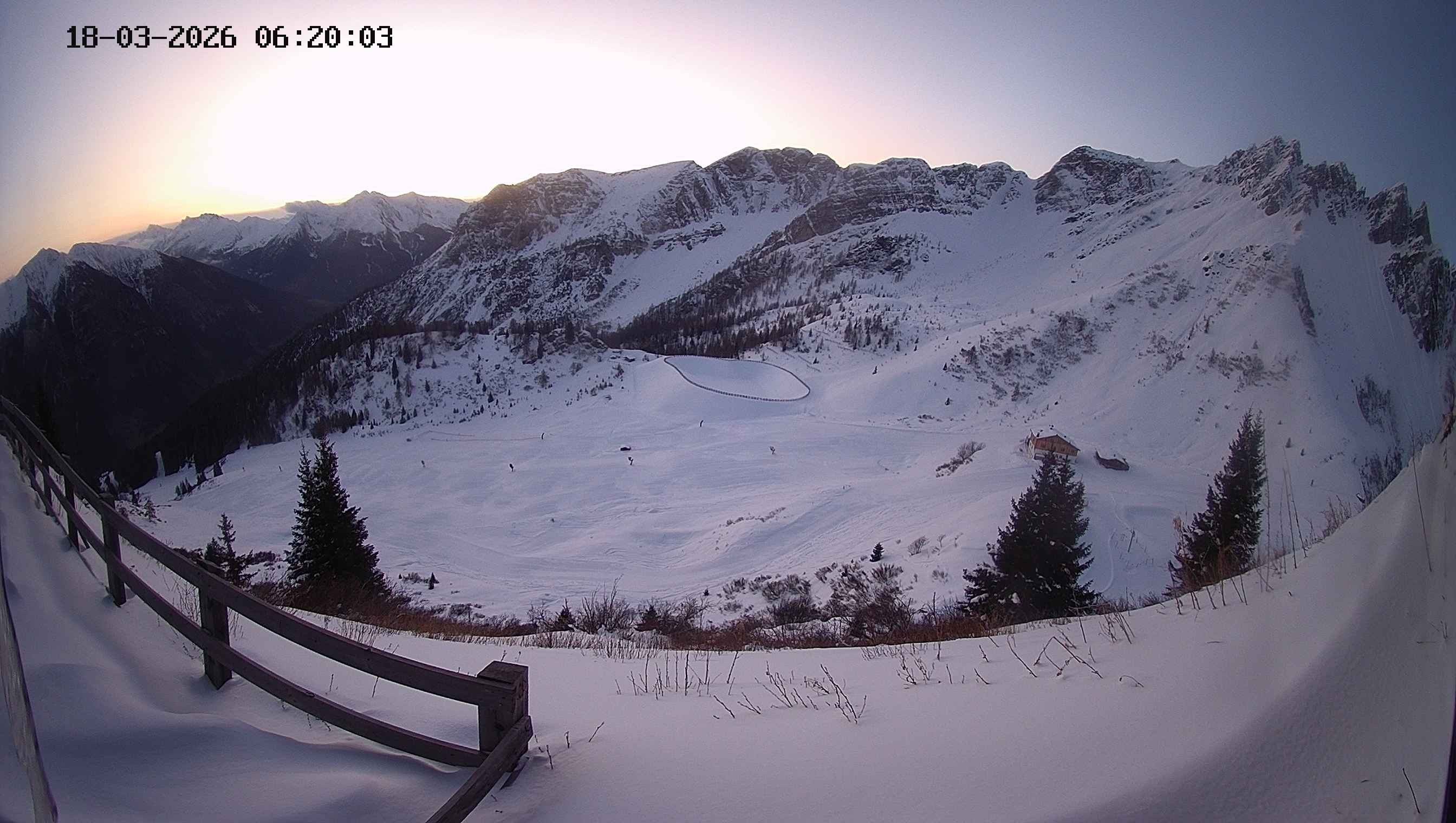 Archiv Foto Webcam Ladurns - Edelweißhütte