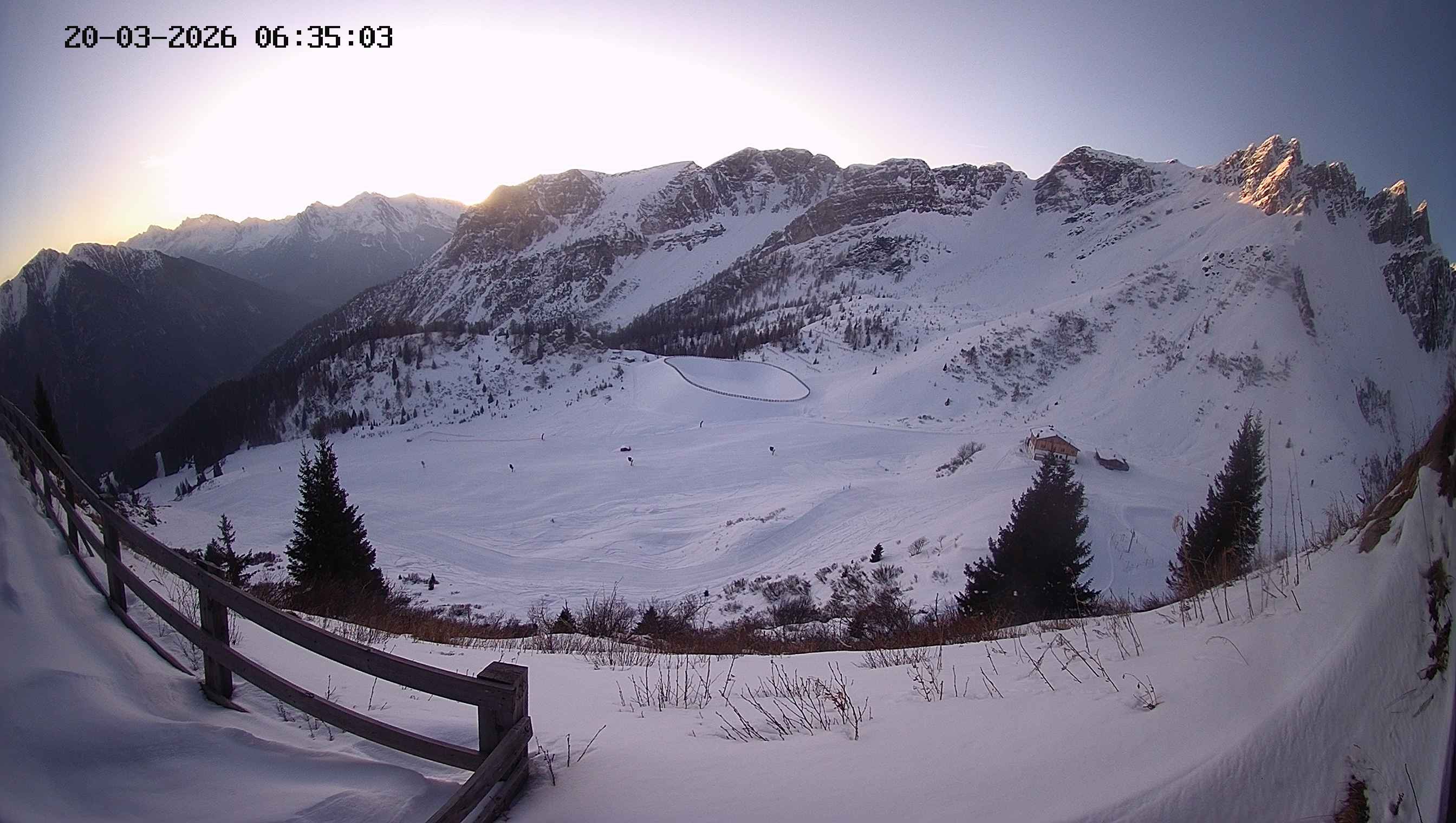 Archiv Foto Webcam Ladurns - Edelweißhütte