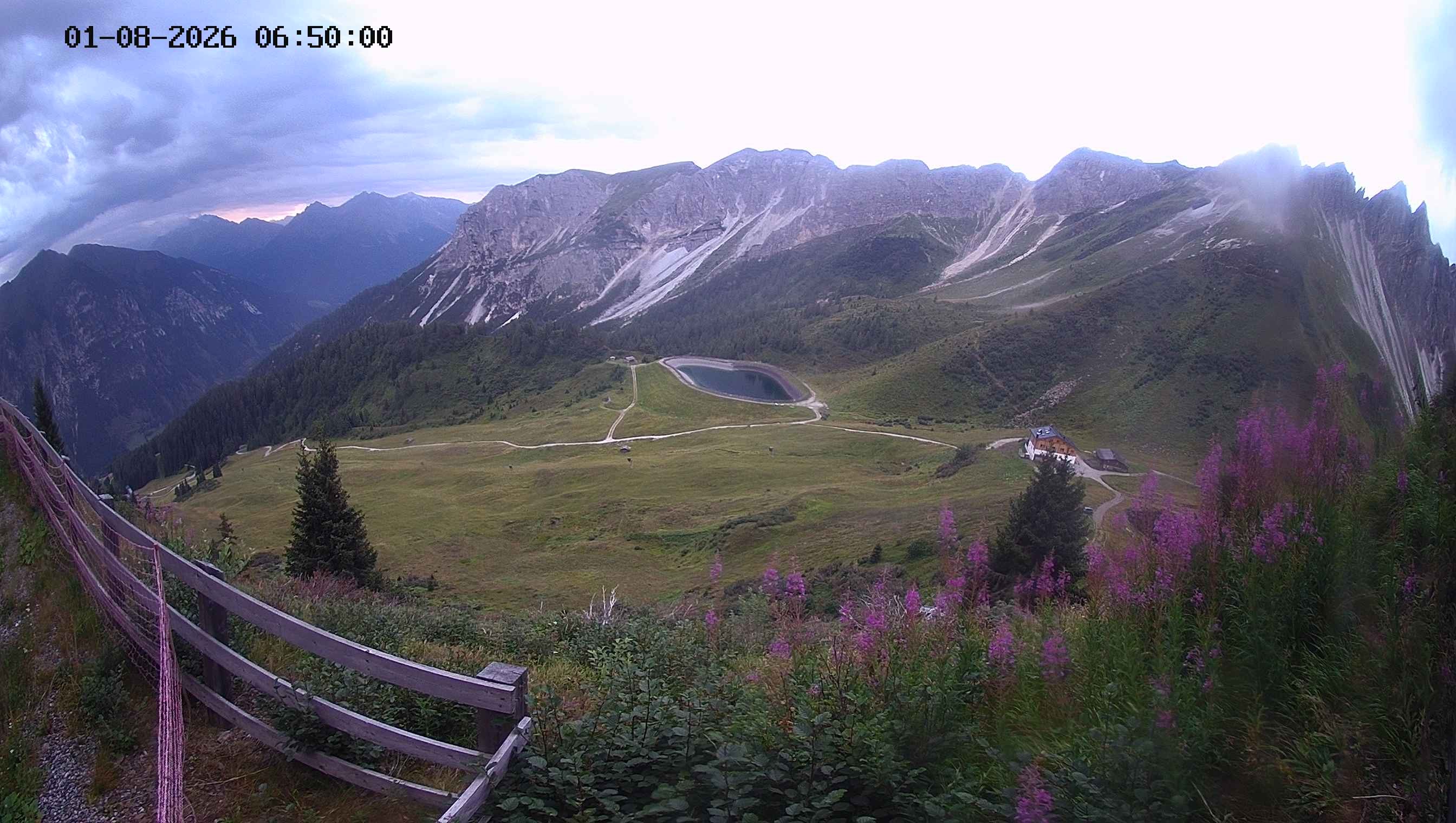 Archiv Foto Webcam Ladurns - Edelweißhütte