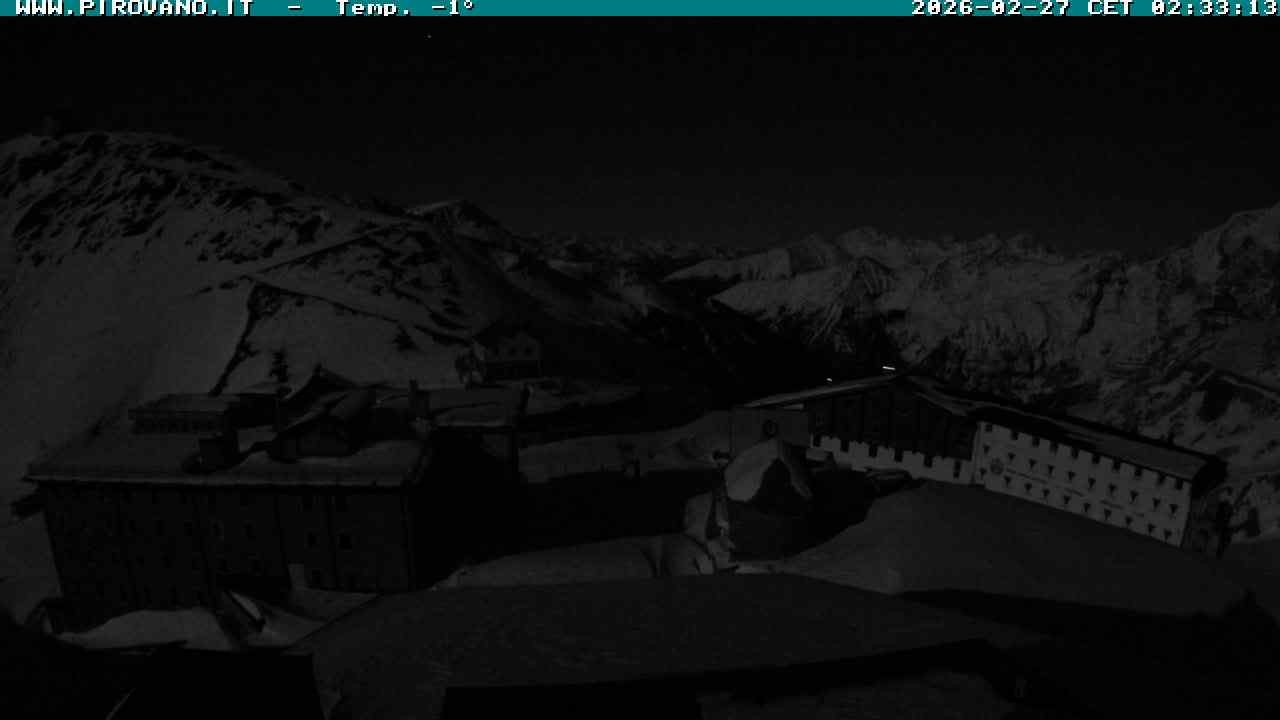 Archived image Webcam Passo Stelvio, Albergo Quarto Pirovano