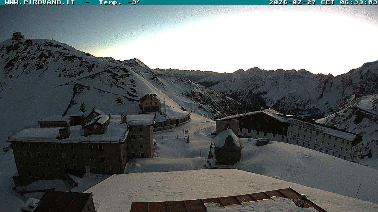 Archived image Webcam Passo Stelvio, Albergo Quarto Pirovano