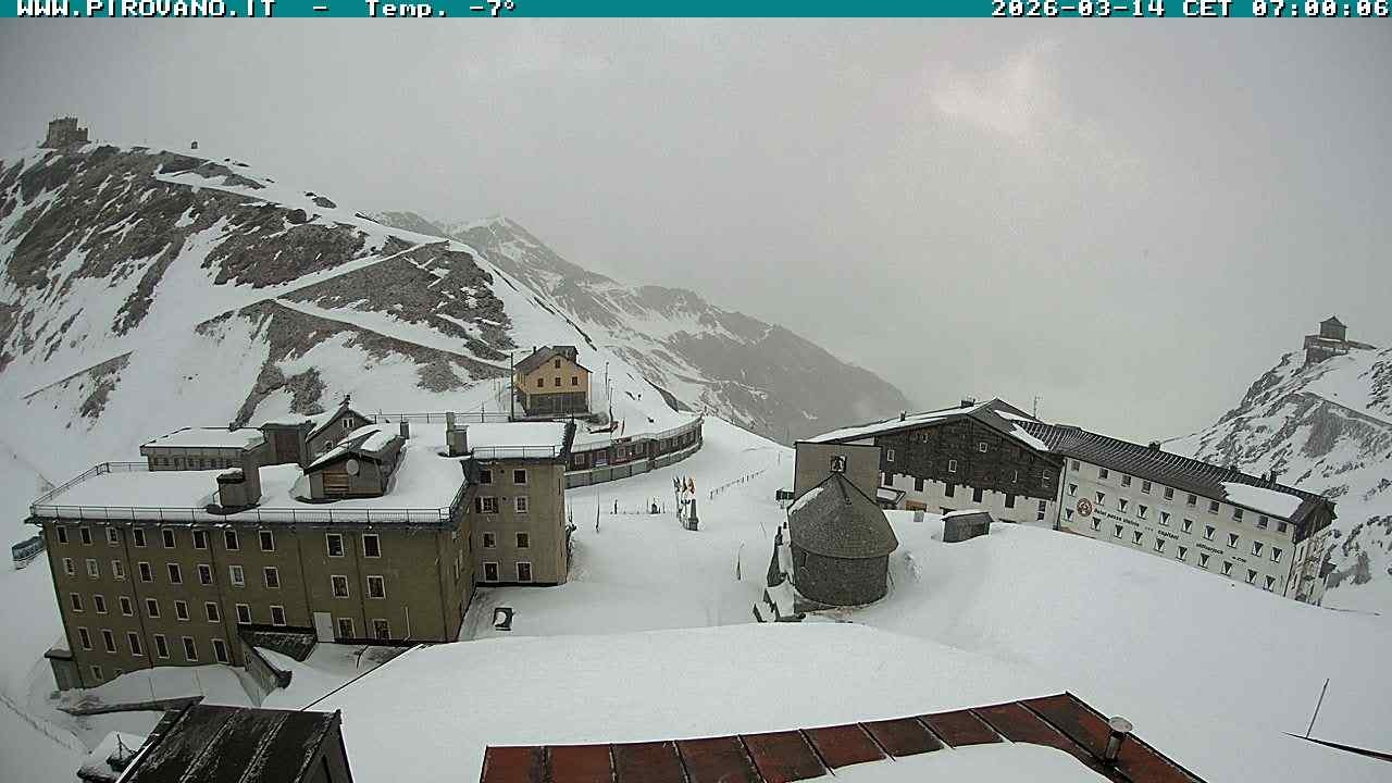 Archived image Webcam Passo Stelvio, Albergo Quarto Pirovano
