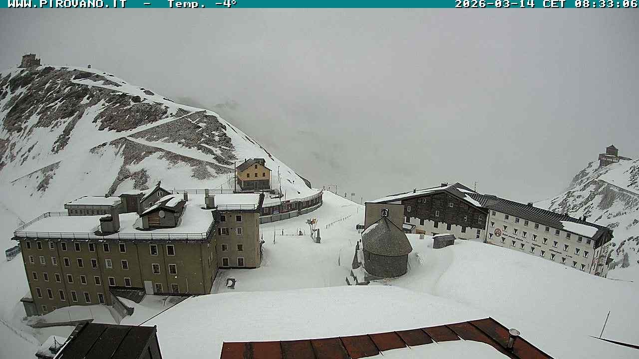 Archived image Webcam Passo Stelvio, Albergo Quarto Pirovano