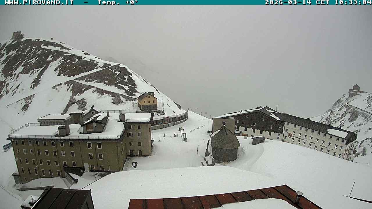Archived image Webcam Passo Stelvio, Albergo Quarto Pirovano