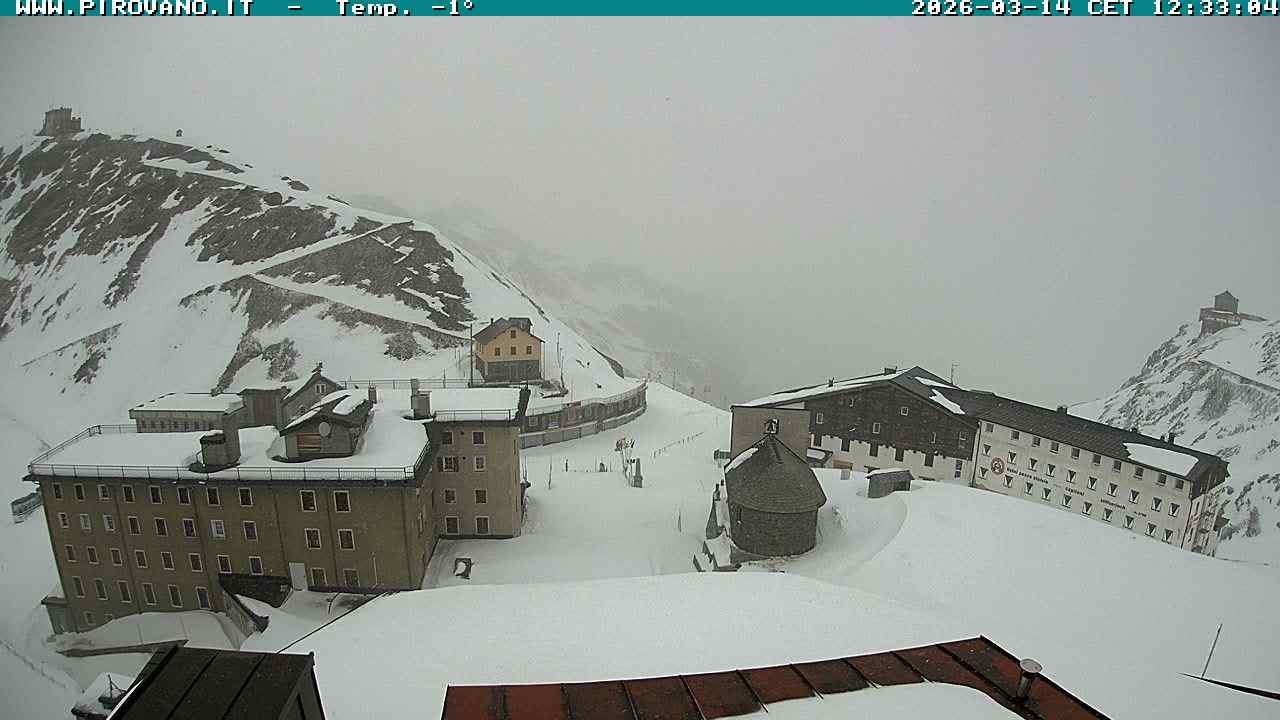Archived image Webcam Passo Stelvio, Albergo Quarto Pirovano