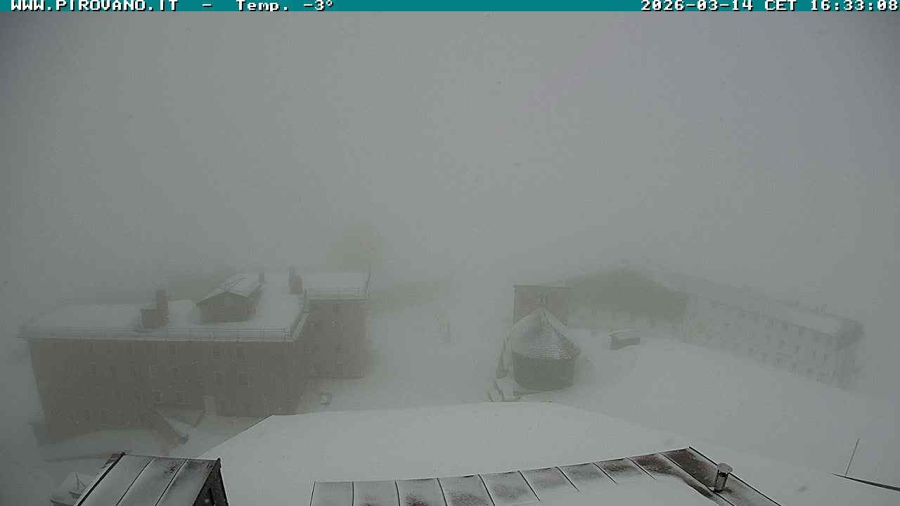 Archived image Webcam Passo Stelvio, Albergo Quarto Pirovano
