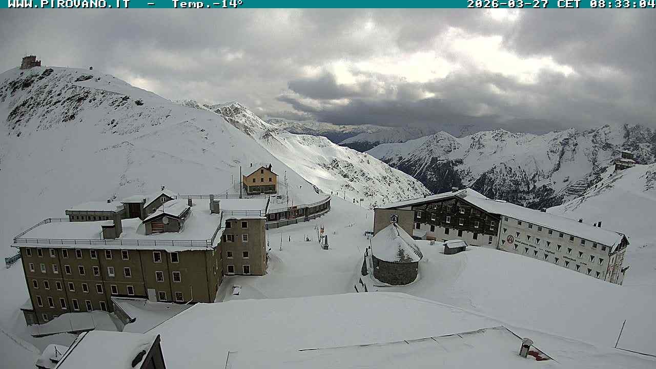 Archived image Webcam Passo Stelvio, Albergo Quarto Pirovano