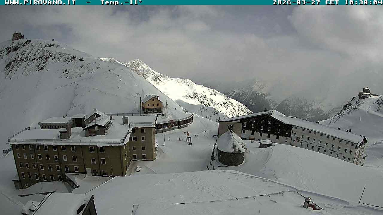 Archived image Webcam Passo Stelvio, Albergo Quarto Pirovano