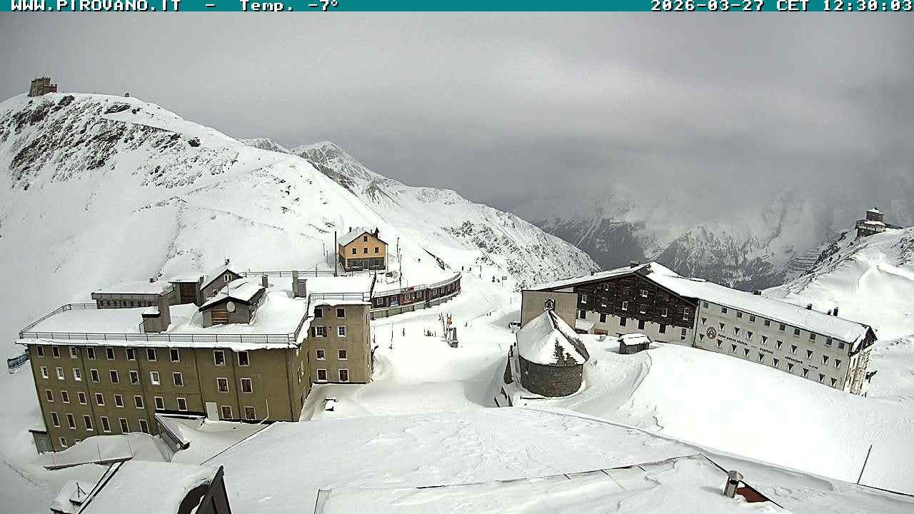 Archived image Webcam Passo Stelvio, Albergo Quarto Pirovano