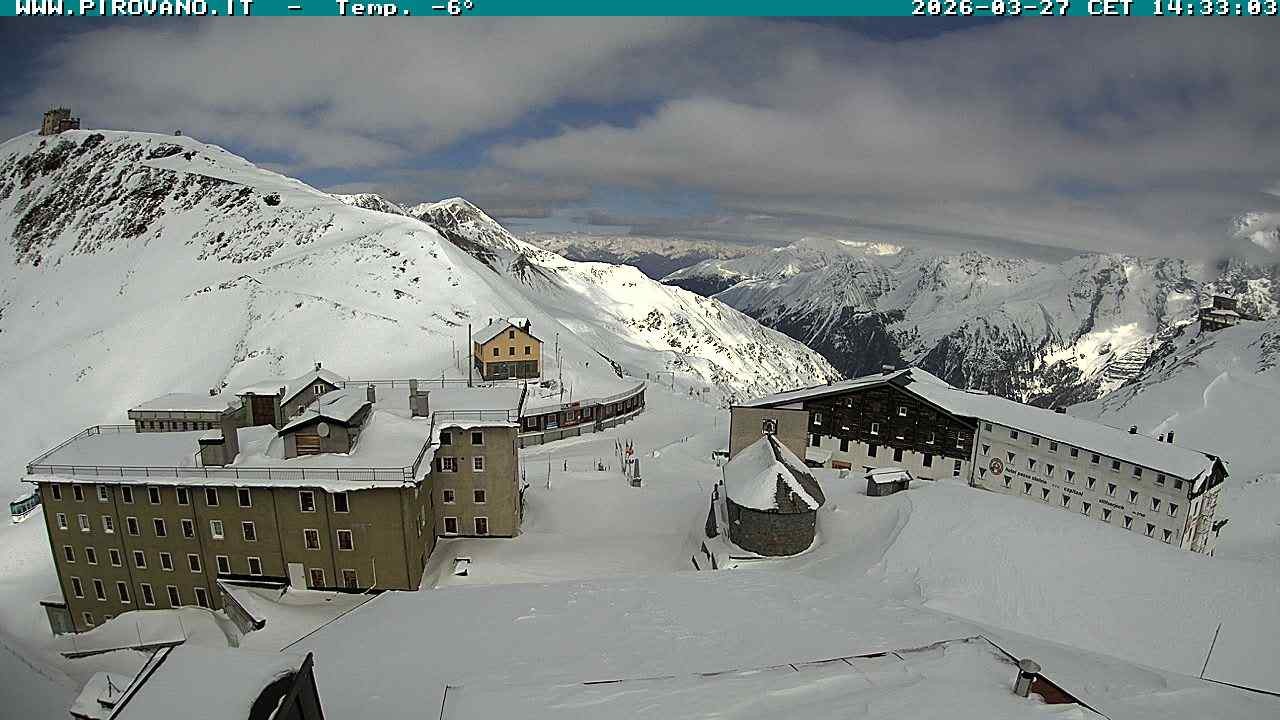 Archived image Webcam Passo Stelvio, Albergo Quarto Pirovano