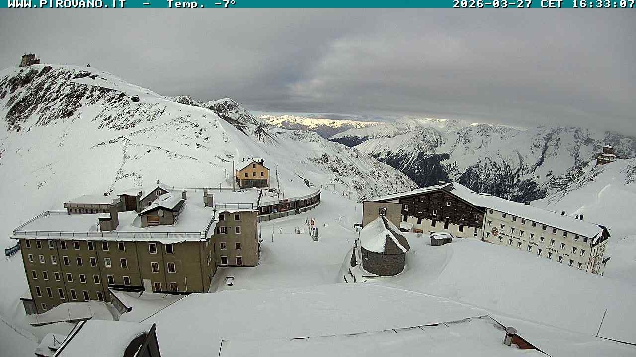 Archived image Webcam Passo Stelvio, Albergo Quarto Pirovano