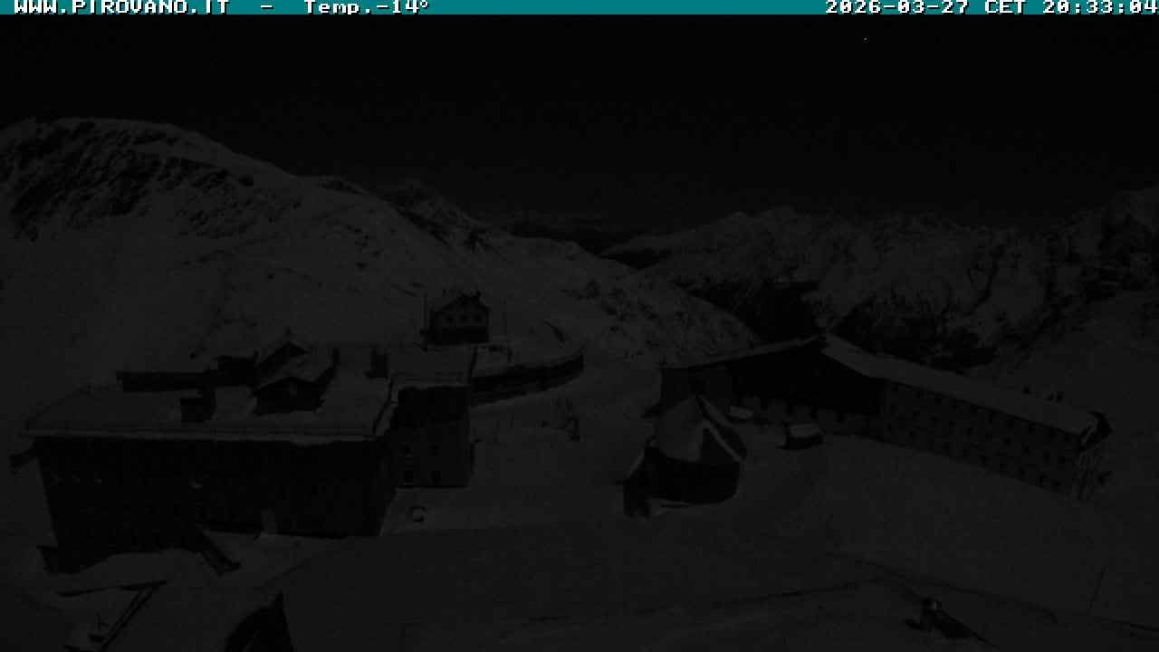 Archived image Webcam Passo Stelvio, Albergo Quarto Pirovano