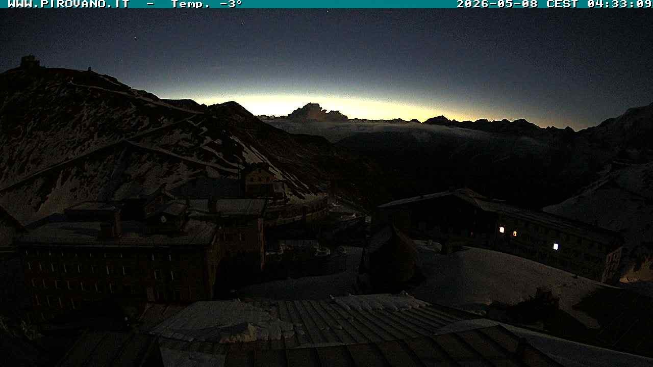 Archived image Webcam Passo Stelvio, Albergo Quarto Pirovano