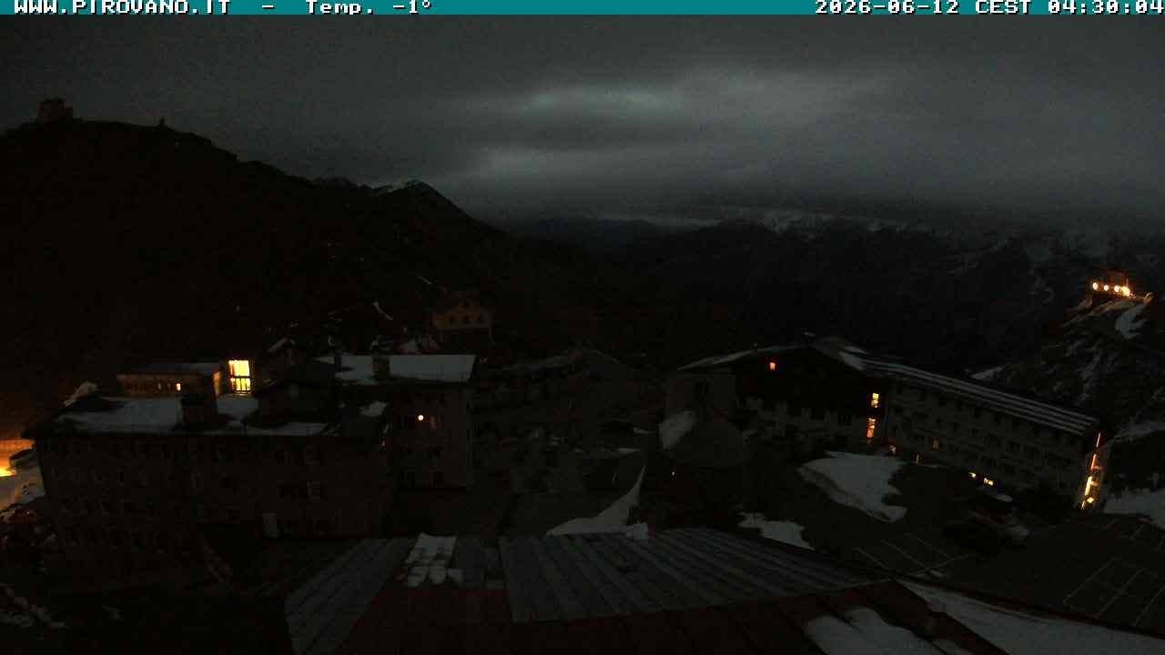 Archived image Webcam Passo Stelvio, Albergo Quarto Pirovano