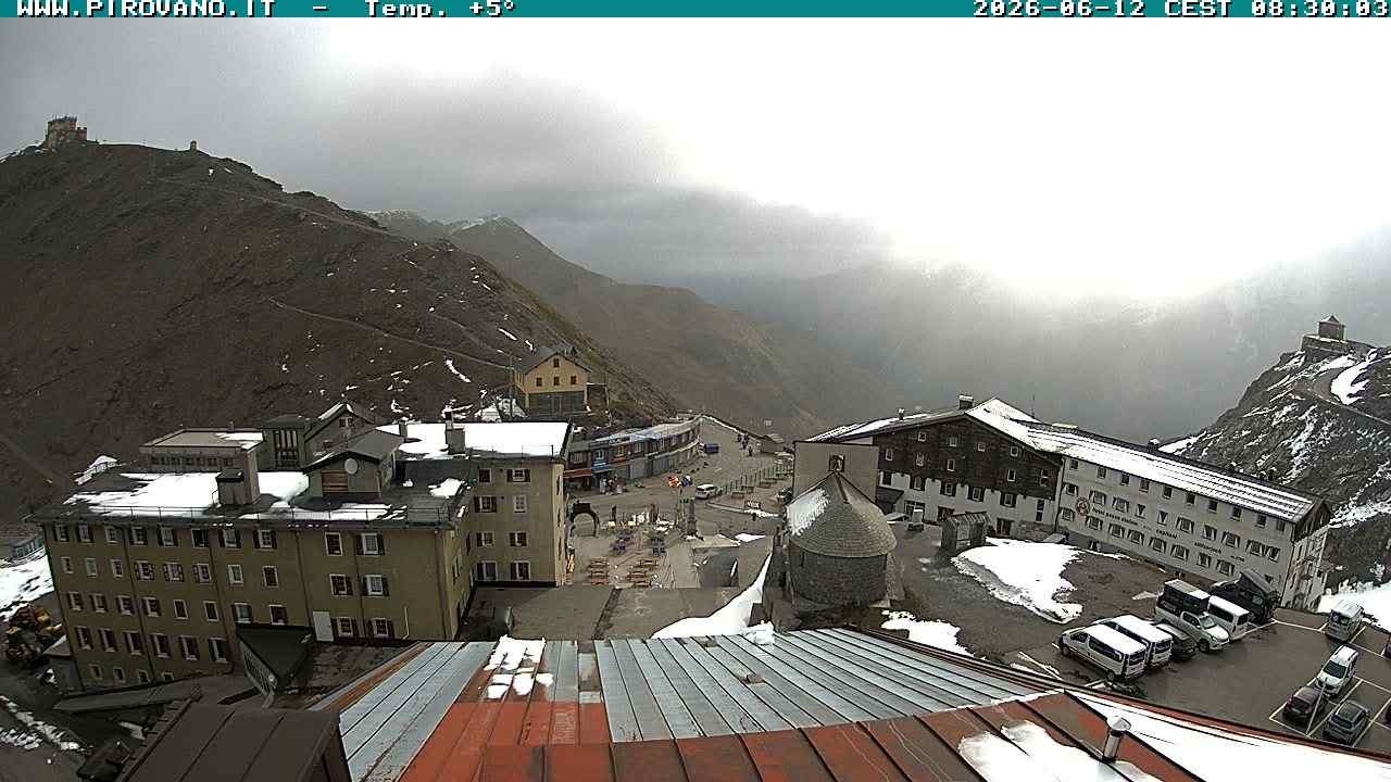 Archived image Webcam Passo Stelvio, Albergo Quarto Pirovano