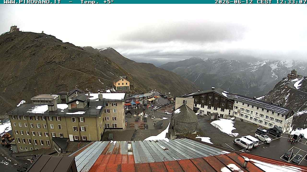 Archived image Webcam Passo Stelvio, Albergo Quarto Pirovano