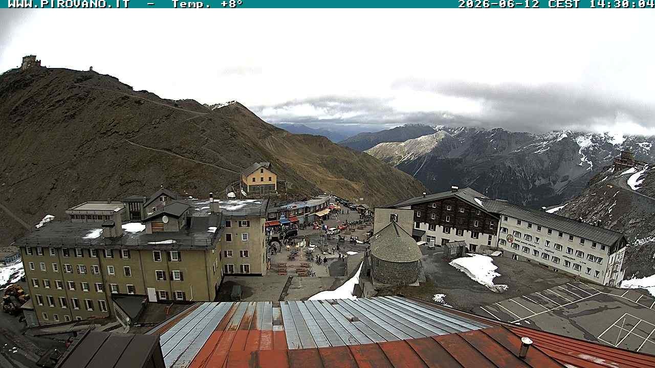 Archived image Webcam Passo Stelvio, Albergo Quarto Pirovano