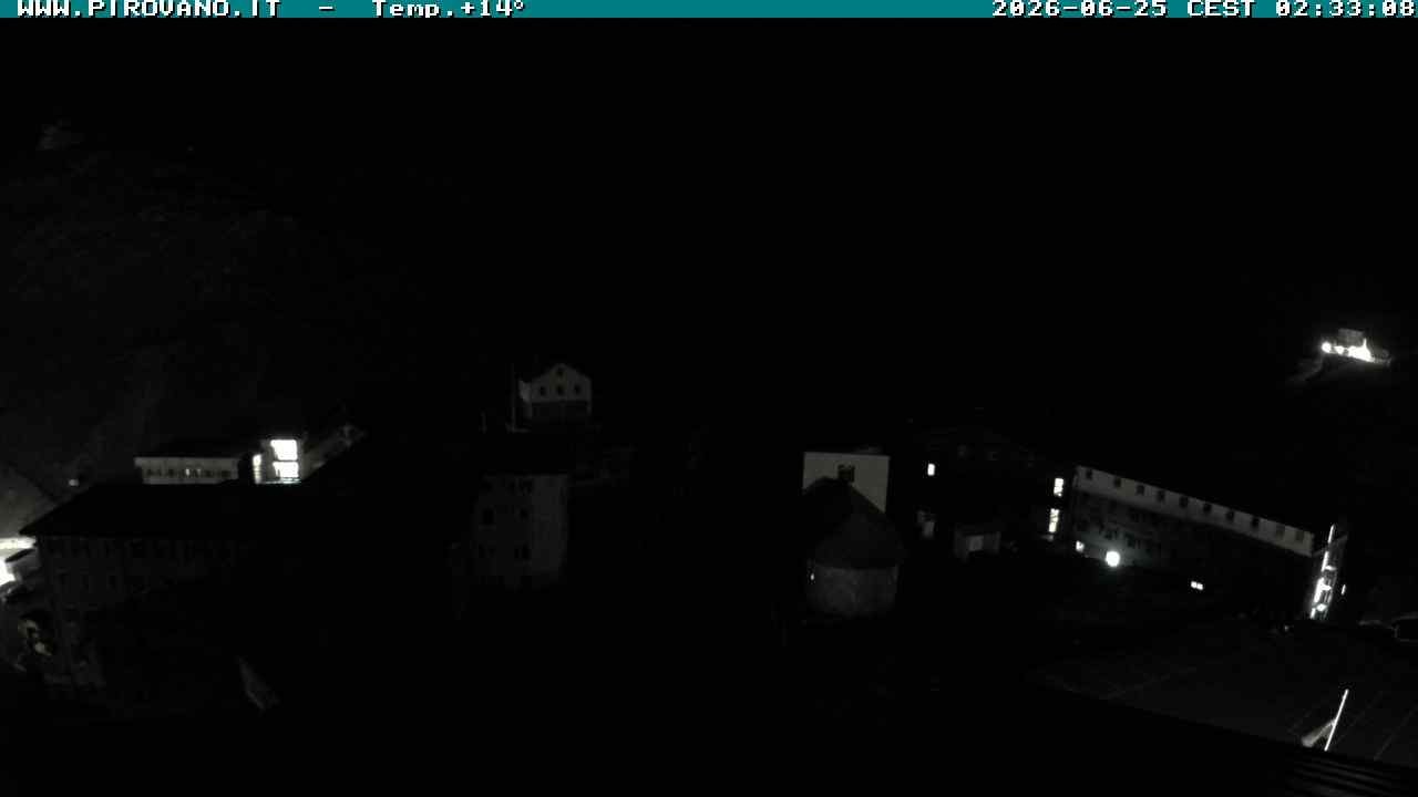 Archived image Webcam Passo Stelvio, Albergo Quarto Pirovano