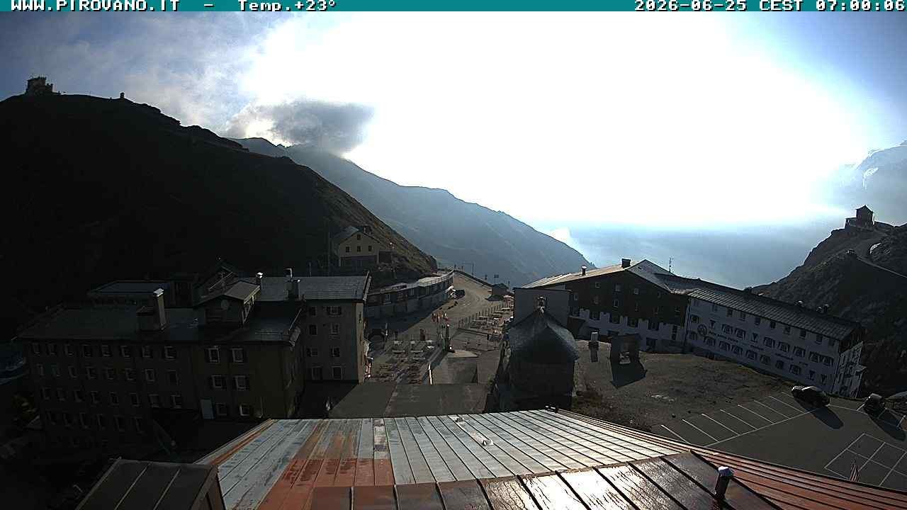 Archived image Webcam Passo Stelvio, Albergo Quarto Pirovano