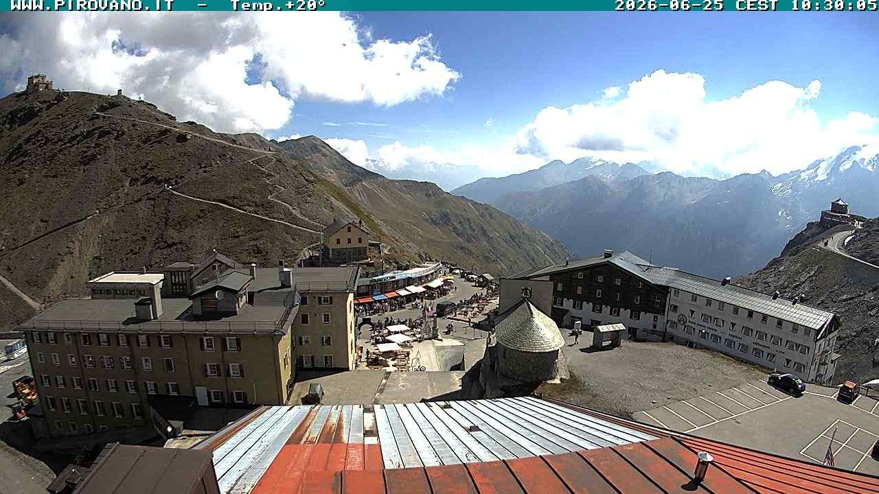 Archived image Webcam Passo Stelvio, Albergo Quarto Pirovano