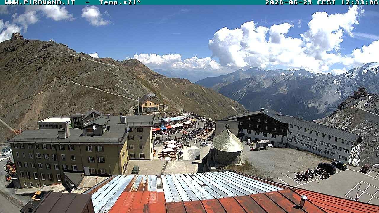 Archived image Webcam Passo Stelvio, Albergo Quarto Pirovano