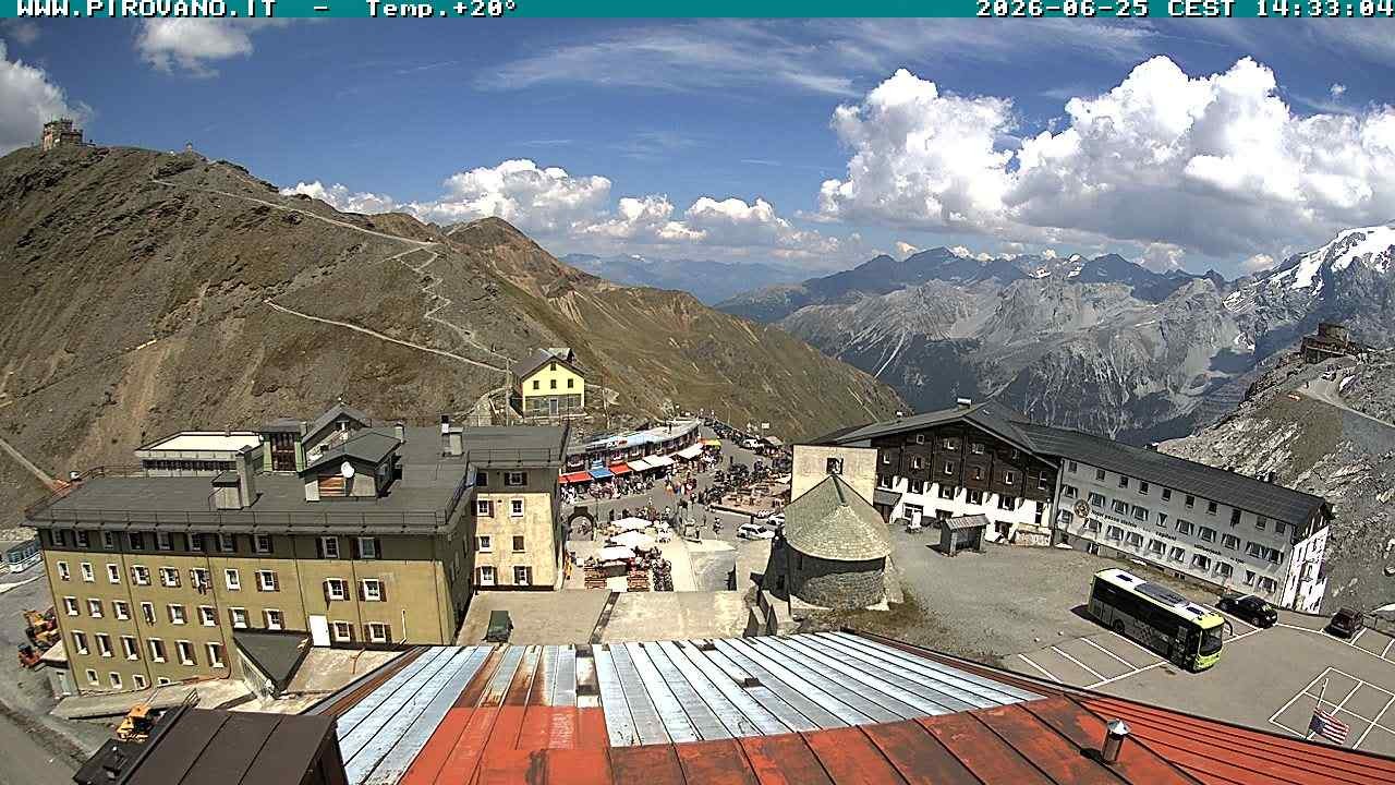Archived image Webcam Passo Stelvio, Albergo Quarto Pirovano