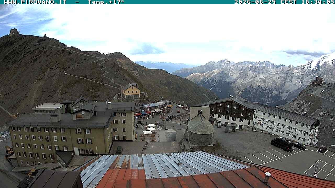 Archived image Webcam Passo Stelvio, Albergo Quarto Pirovano