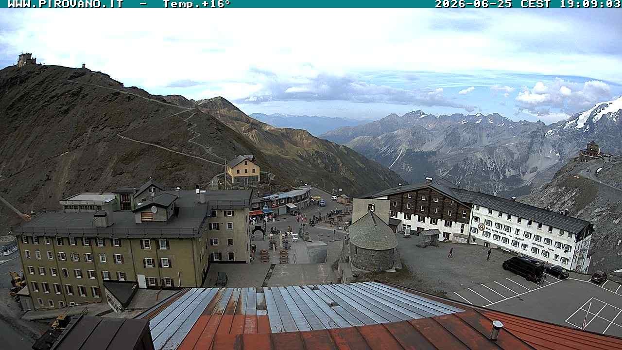 Archived image Webcam Passo Stelvio, Albergo Quarto Pirovano