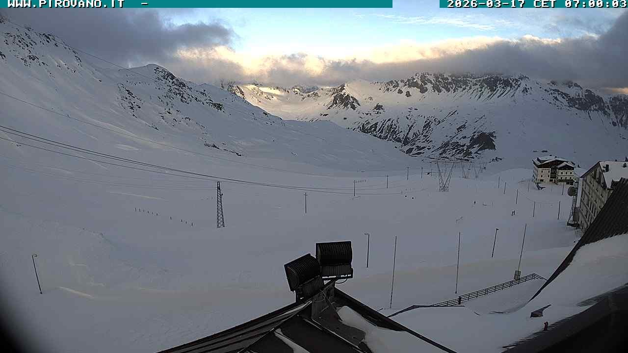 Archiv Foto Webcam Passhöhe Stilfserjoch, Valle del Braulio