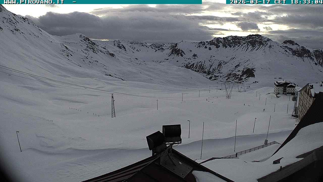 Archiv Foto Webcam Passhöhe Stilfserjoch, Valle del Braulio