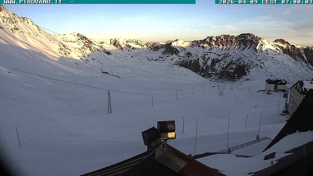 Archiv Foto Webcam Passhöhe Stilfserjoch, Valle del Braulio