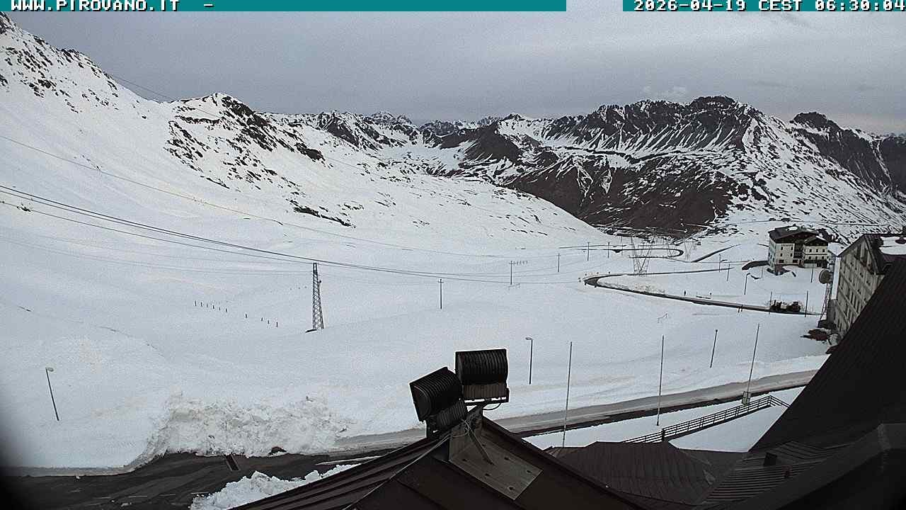 Archiv Foto Webcam Passhöhe Stilfserjoch, Valle del Braulio