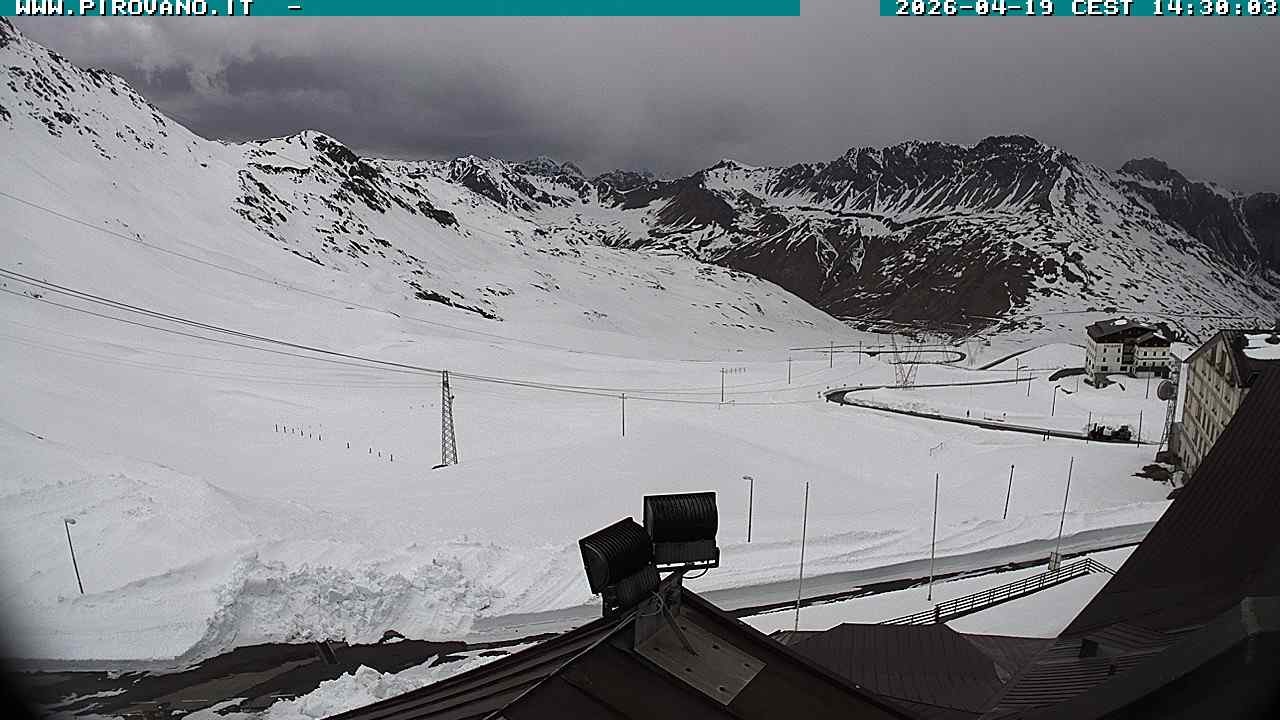 Archiv Foto Webcam Passhöhe Stilfserjoch, Valle del Braulio