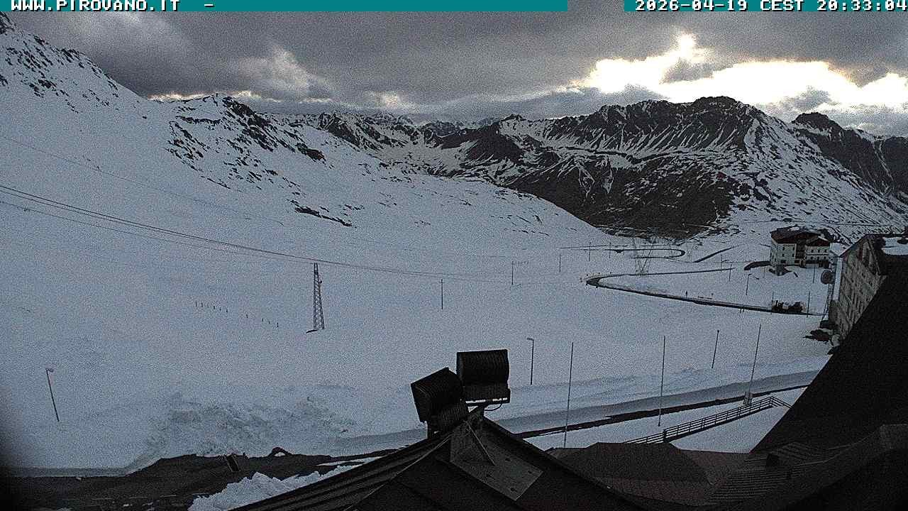 Archiv Foto Webcam Passhöhe Stilfserjoch, Valle del Braulio