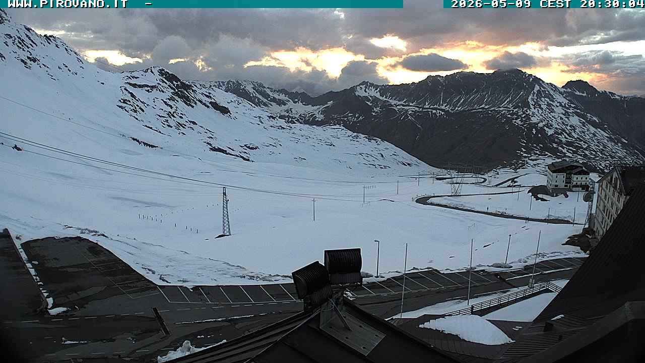 Archiv Foto Webcam Passhöhe Stilfserjoch, Valle del Braulio