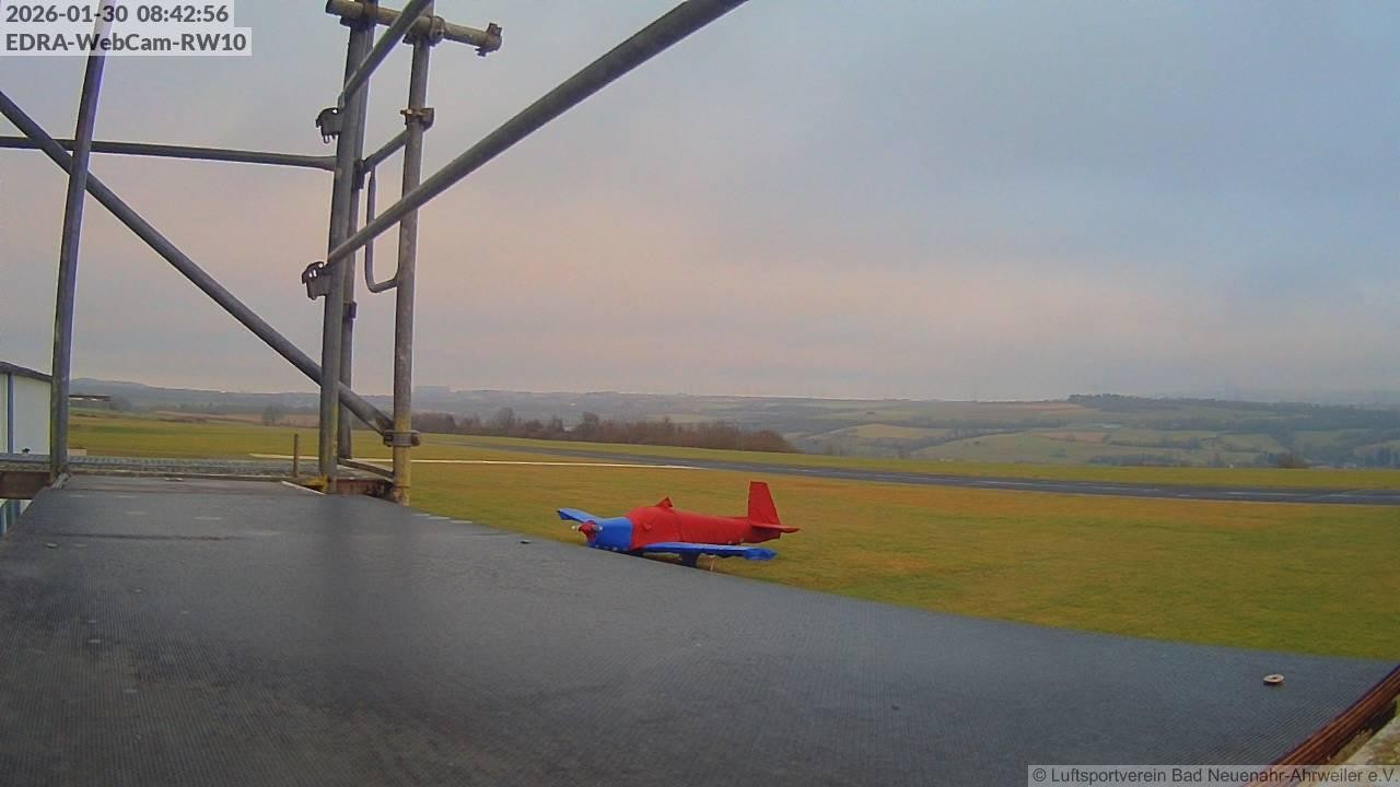 Archiv Foto Webcam Bad Neuenahr-Ahrweiler: Blick auf die Piste 10 des Luftsportverein