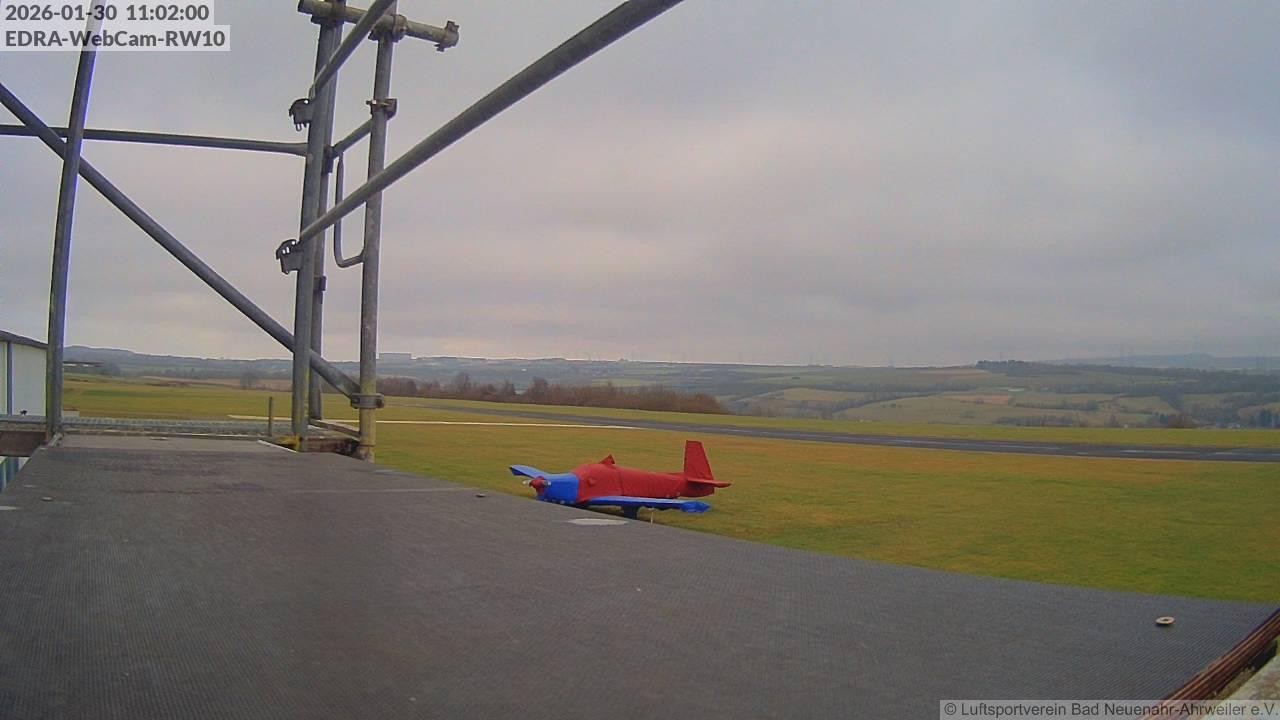 Archiv Foto Webcam Bad Neuenahr-Ahrweiler: Blick auf die Piste 10 des Luftsportverein