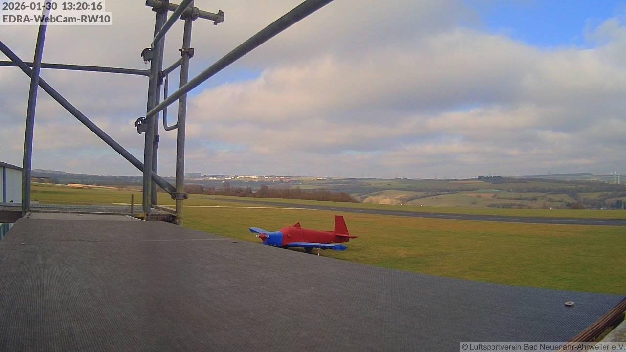 Archiv Foto Webcam Bad Neuenahr-Ahrweiler: Blick auf die Piste 10 des Luftsportverein